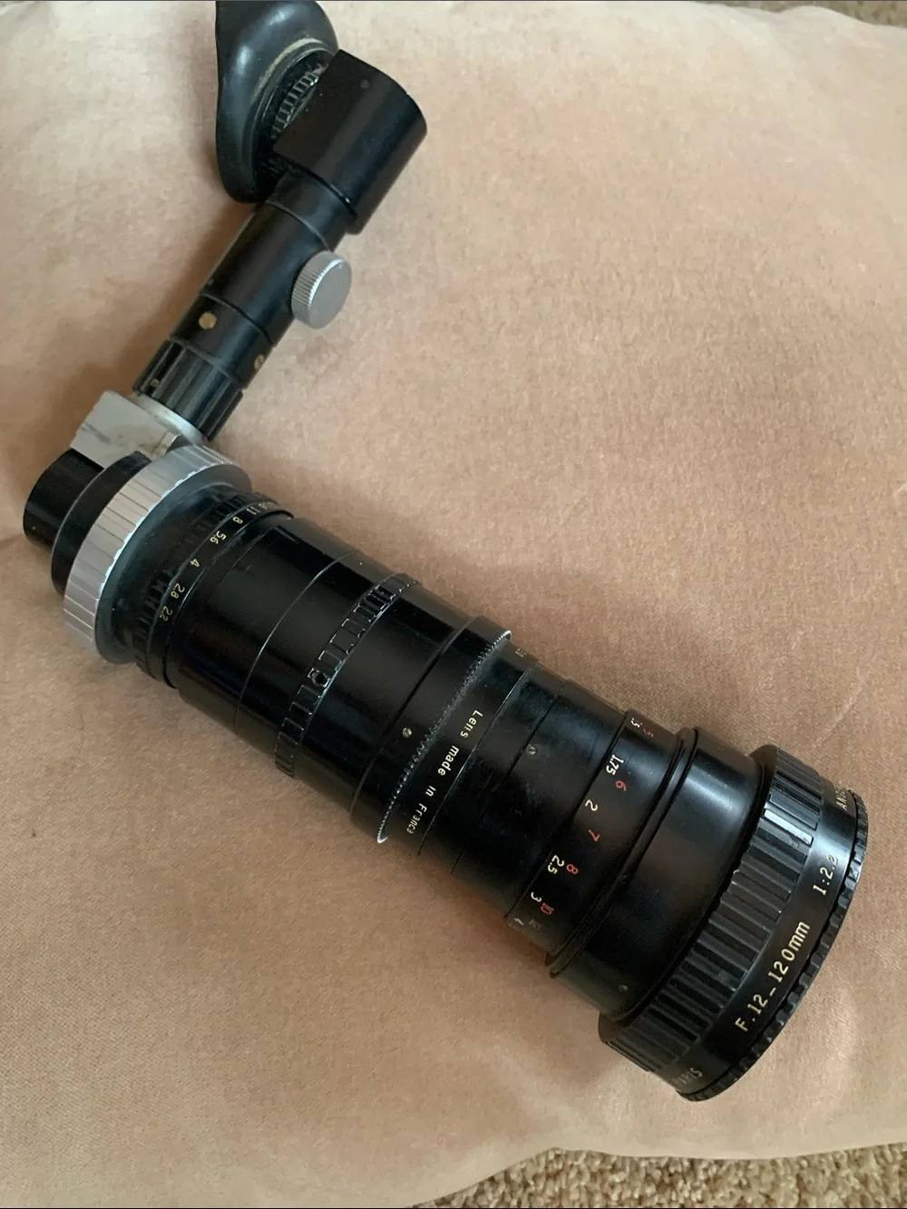 Black Zoom Lens Type 10.5 — Professional Camera Lens
